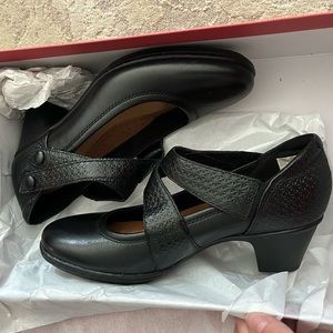 Cobb Hill heels in black size 6.5